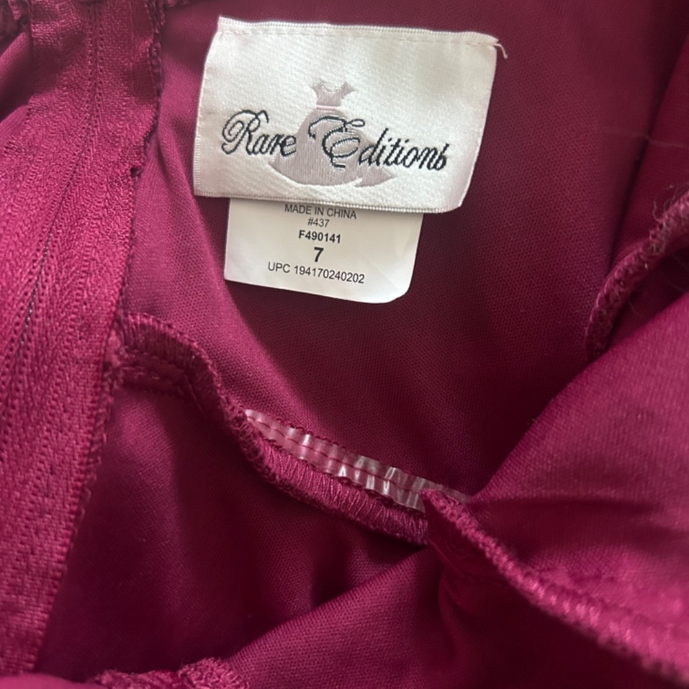 Girls size 7 lace/polyester burgundy dress - Picture 3 of 4